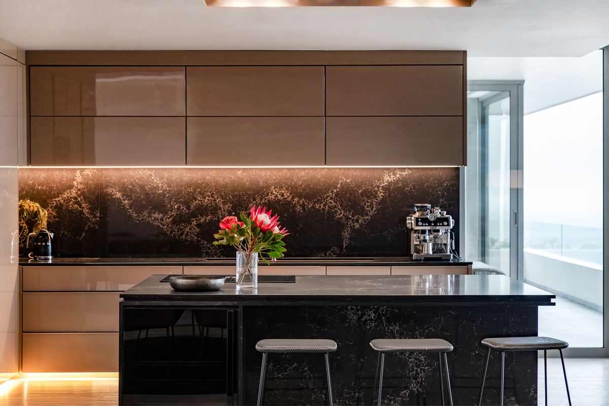 Prima Vista Penthouse kitchen and dining area at Riva One