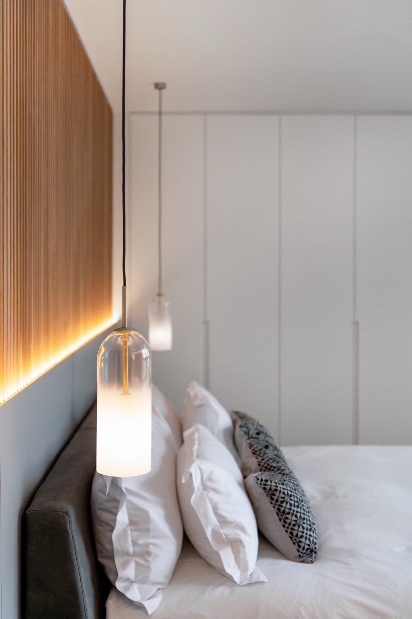 Luna Suite bedside pendant lights over the pillows – Riva One, Camps Bay