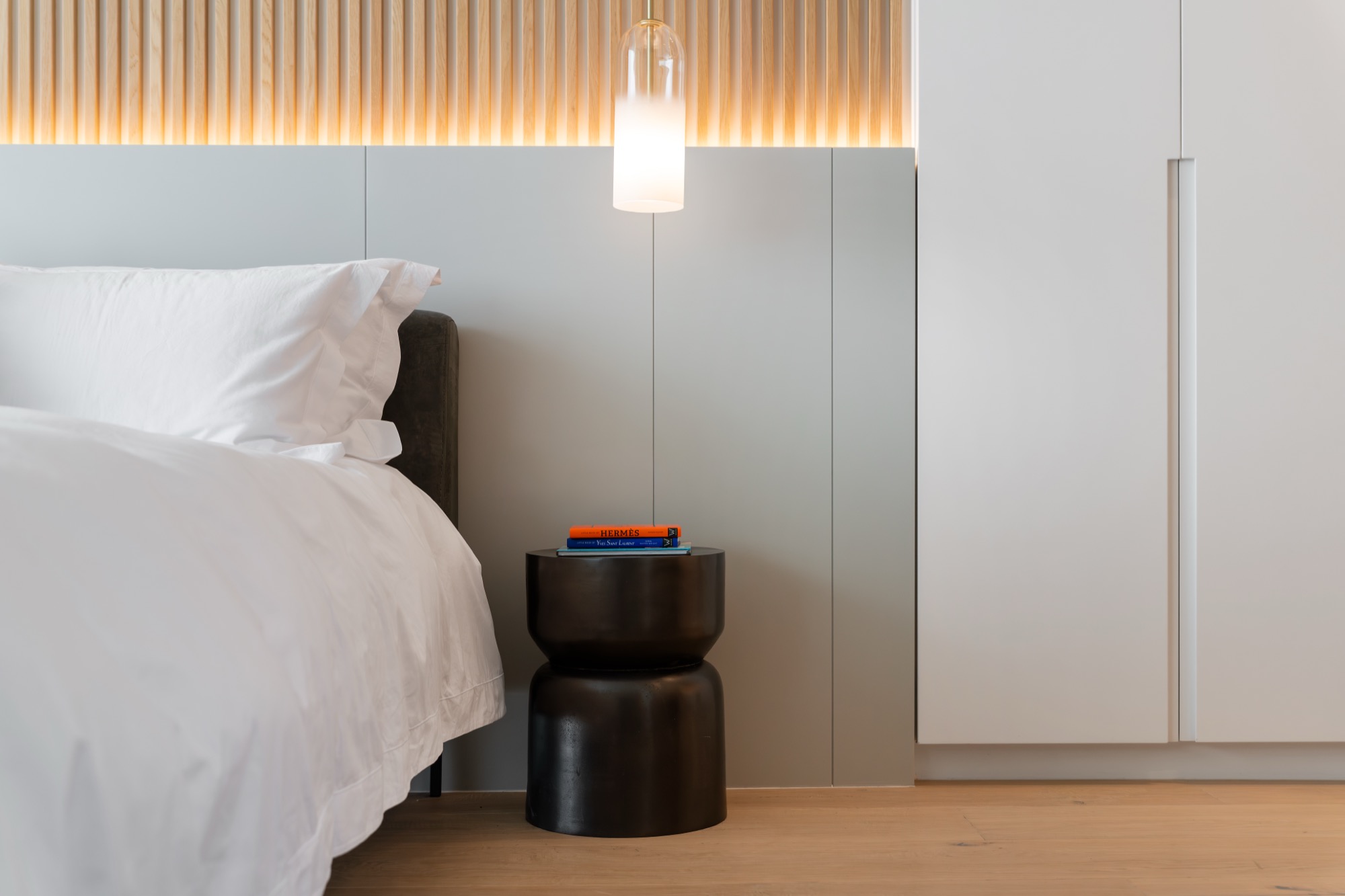 Mare Suite nightstand detail with pendant lamp and headboard – Riva One, Camps Bay