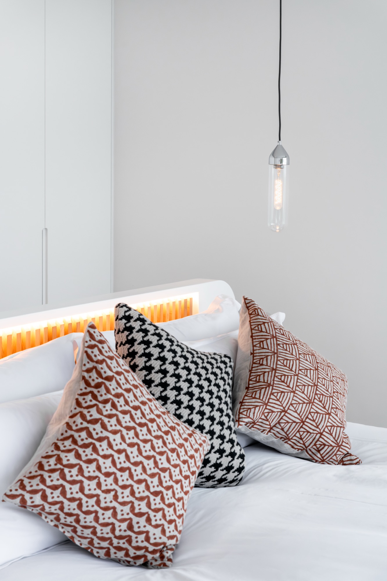 Prima Vista Penthouse bedside pillow detail – Riva One, Camps Bay